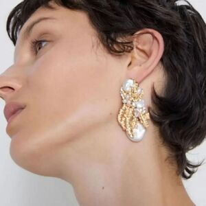 New ZARA tropical gold leaf pearl statement earrings